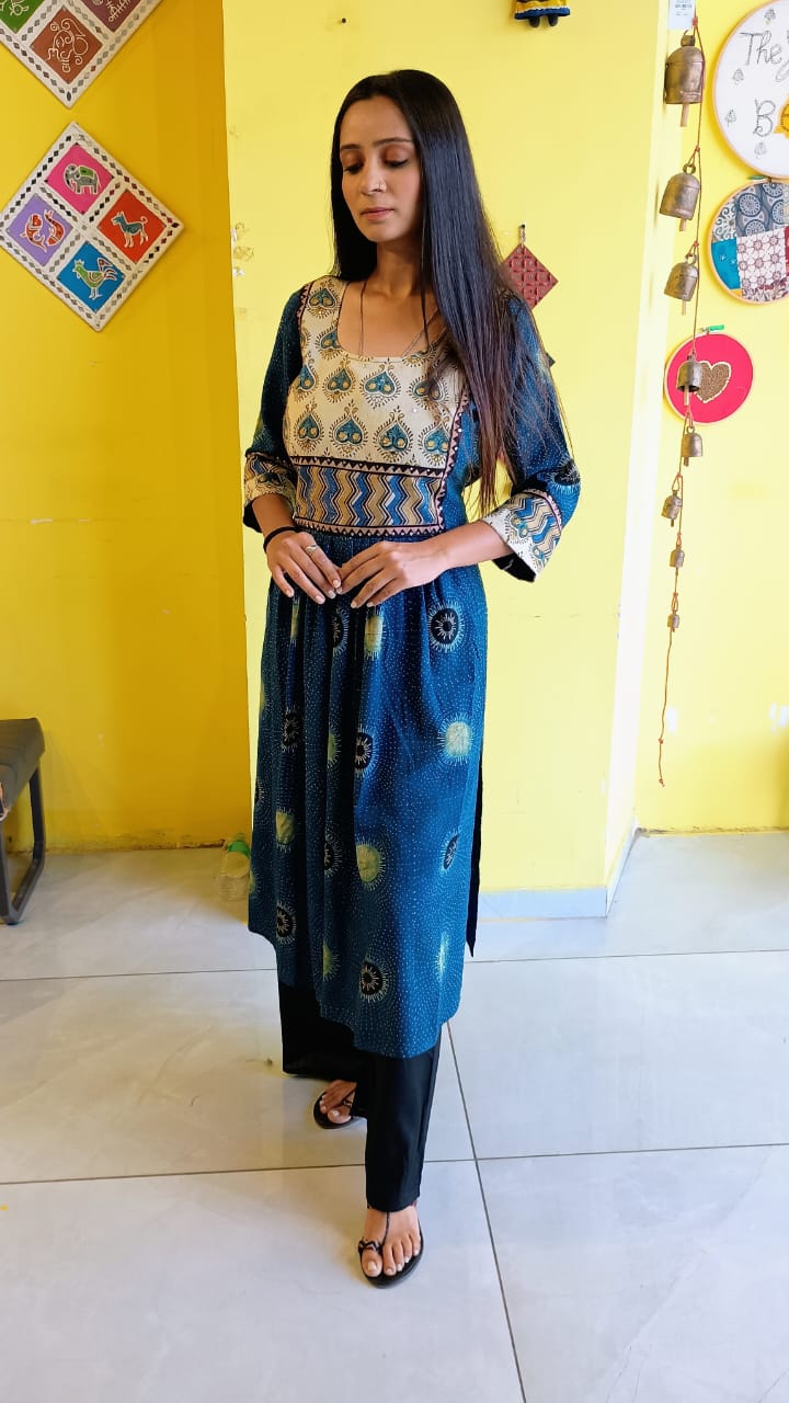 "AASHI" NATURAL RAYON KURTI PLAZZO SET