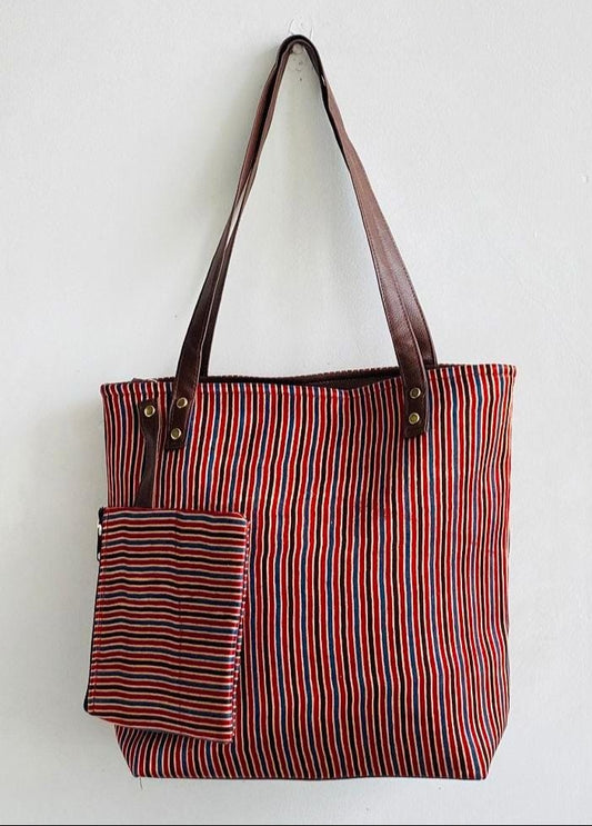 ''Richa'' shoulder bag with mini attached coin pouch