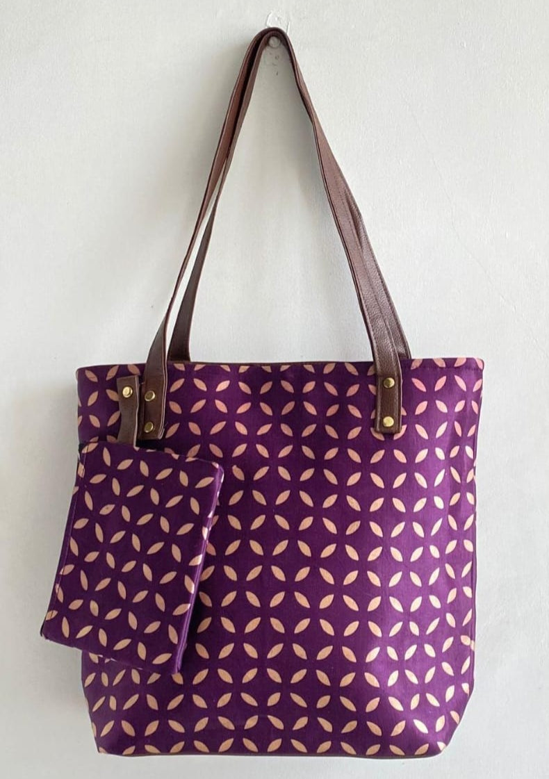 ''Richa'' handcrafted bag with attached coin pouch