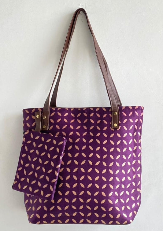 ''Richa'' handcrafted bag with attached coin pouch