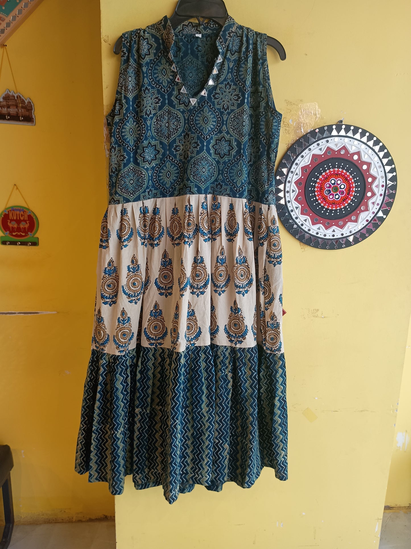 *Kriti* new natural handblock 2 layer mirror work kurti