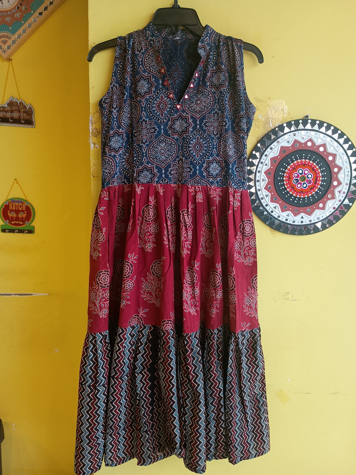 *Kriti* new natural handblock 2 layer mirror work kurti