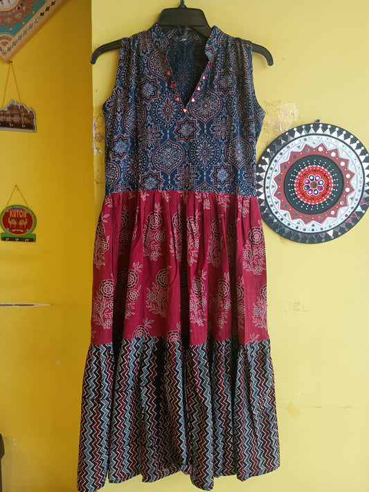 *Kriti* new natural handblock 2 layer mirror work kurti