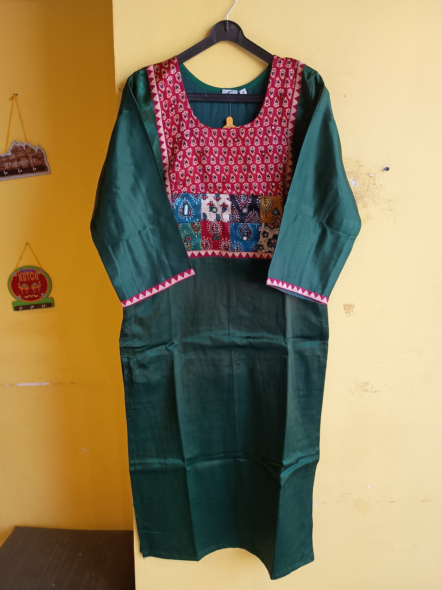 *Sanchita*Green mashroo mirror work long straight kurti