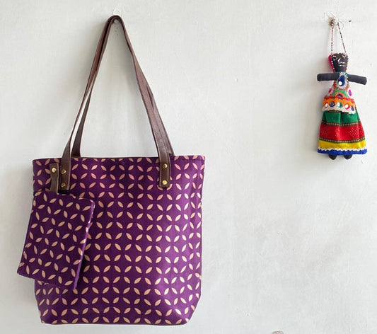 ''Richa'' handcrafted bag with attached coin pouch