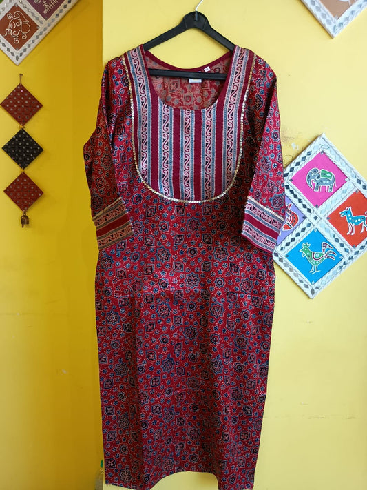 ''Naity'' mashroo mirror work kurti