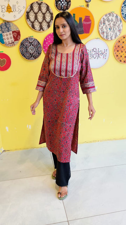 ''Naity'' mashroo mirror work kurti