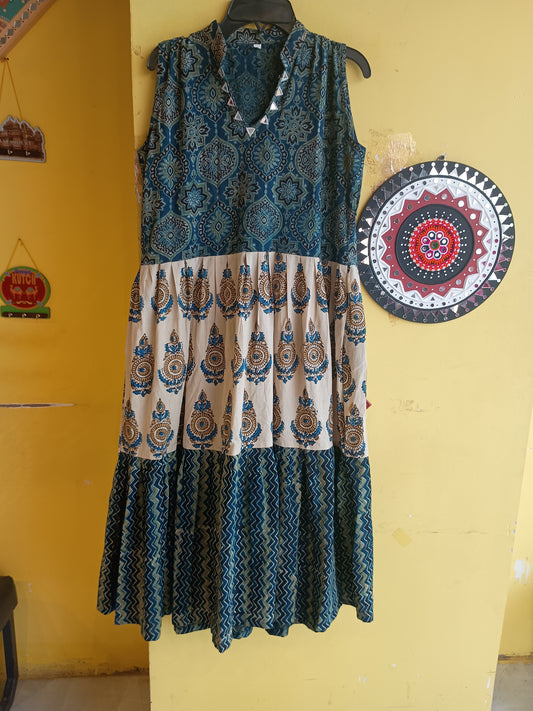 *Kriti* new natural handblock 2 layer mirror work kurti